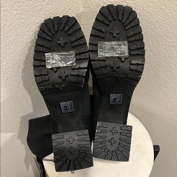 Forever 21 Black Heeled Boots with Chunky Design - Picture 4 of 4